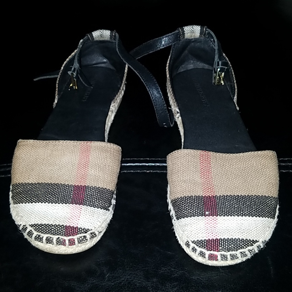Authentic girls Burberry sandals